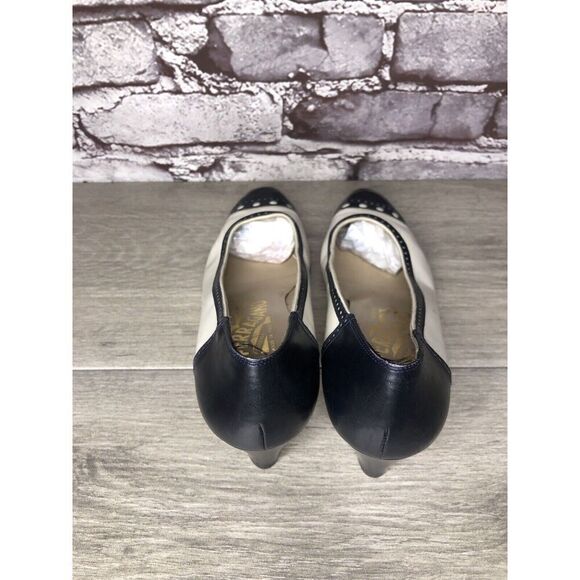 Salvatore Ferragamo Navy & White Cap Toe VTG Pumps Heels Women’s Sz 5B US/35.5EU - Picture 5 of 16